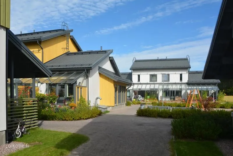 Jardin - 2-Bedroom Apartment with Balcony in Järvenpää