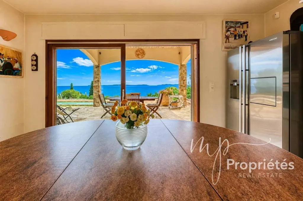 Salle à manger - Villa Vue Mer Panoramique à Rayol-Canadel