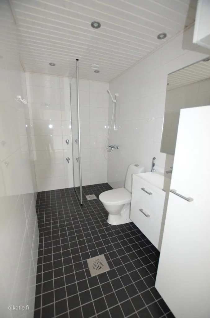 Bathrooms - Modern Apartment with Balcony in Nummi, Turku
