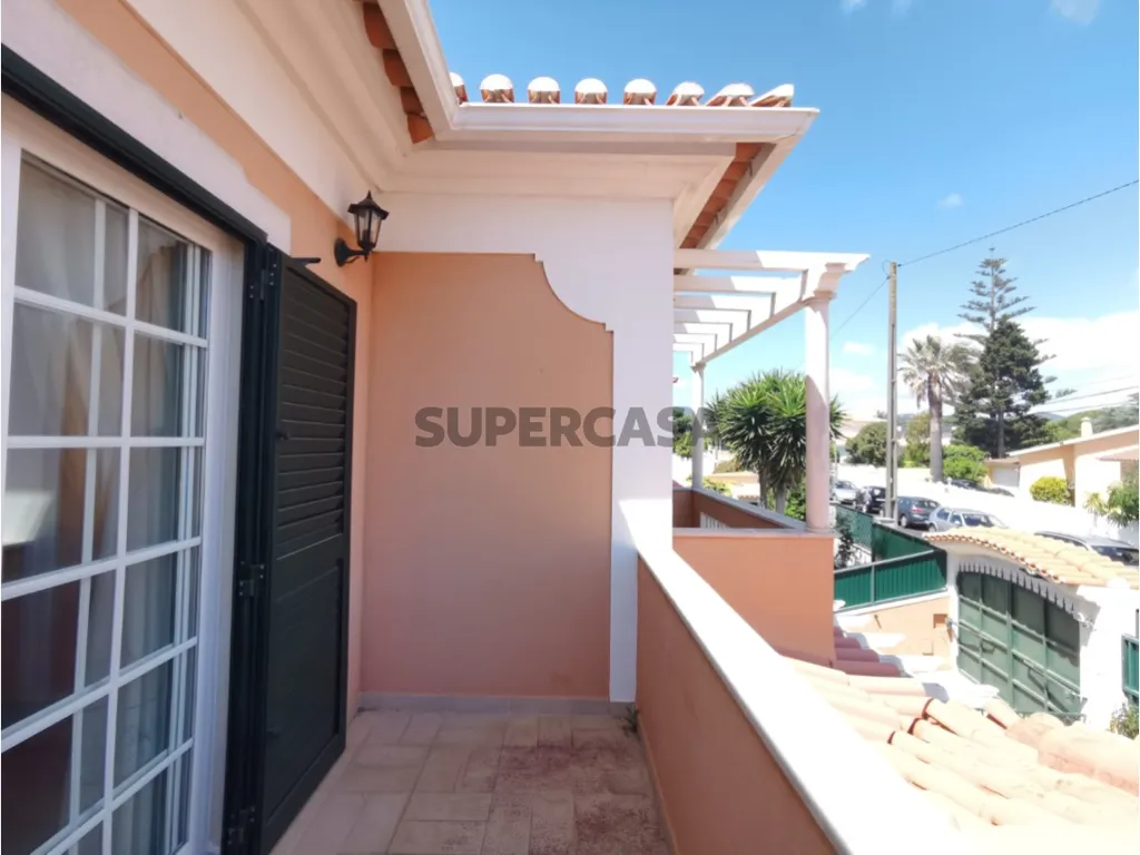 Rõdu - Five-Bedroom House with Pool in Cascais