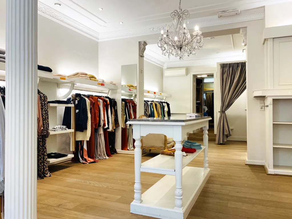 Pièces - Local Commercial avec Grandeur dans le Centre de Beringen