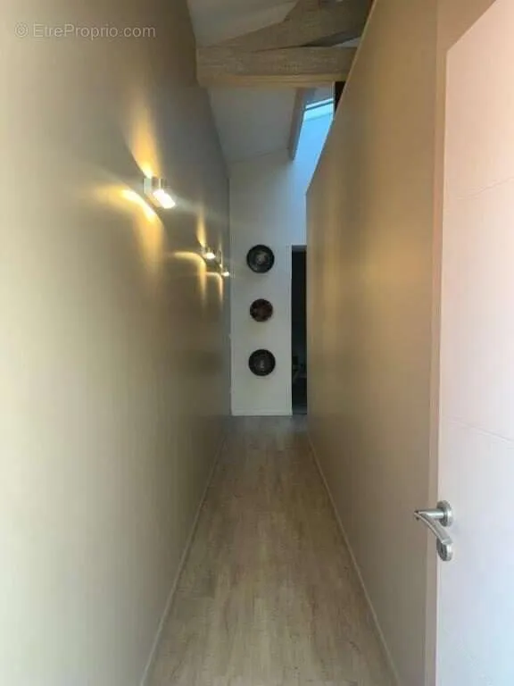 Ingresso - Mixed-Use Apartment in Cavaillon