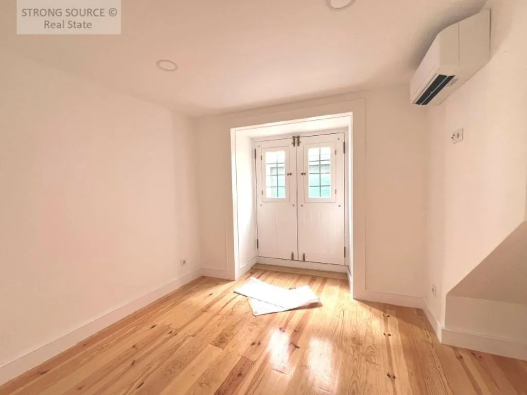 Toad - Luxury Apartments with River View in Graca, Lisbon