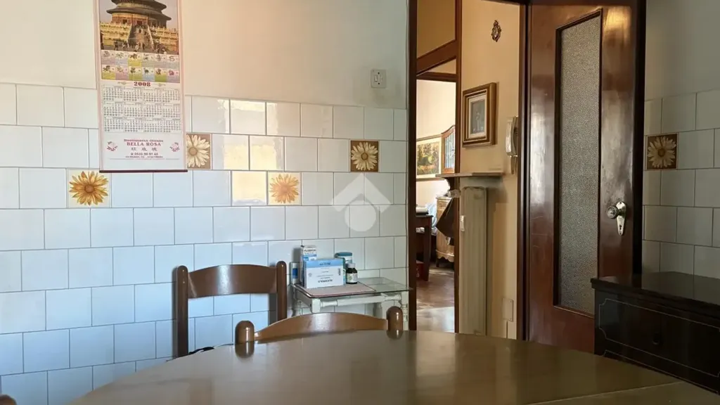 Söögituba - 4-Room Apartment with Balcony in Ferrara
