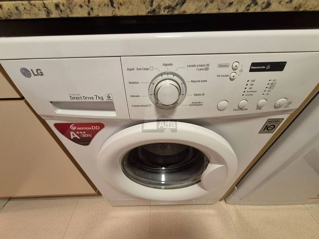 Utility Room - 1-Bed Flat with Garden on Avenida Francia