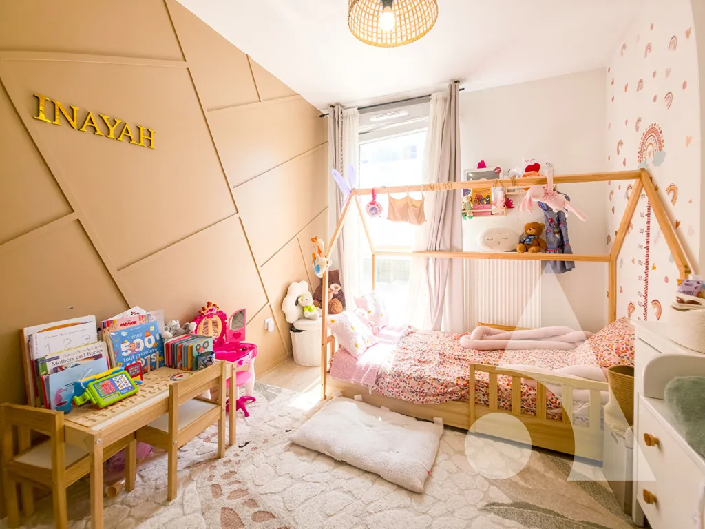 Bedrooms - Flat with Large Terrace in Urban Area