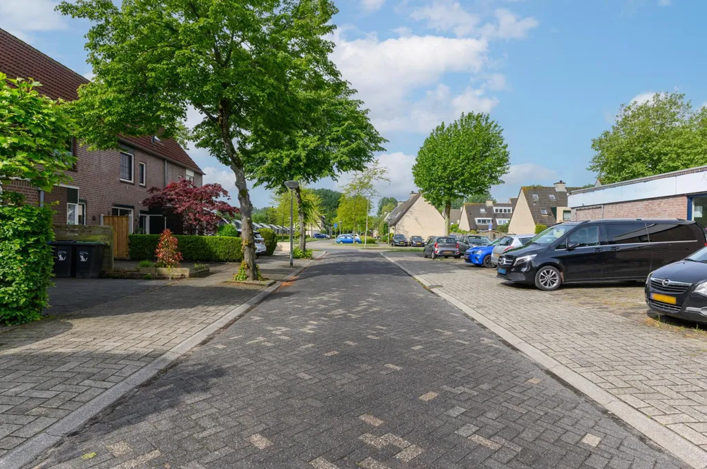 Välivaade - Spacious 5-Bedroom House with Deep Garden in Almere