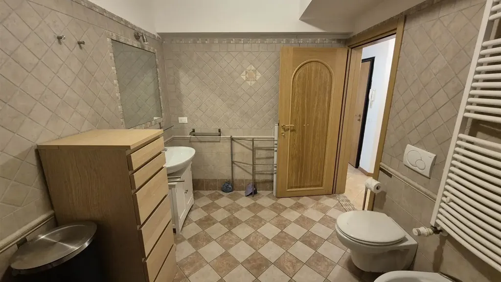 Bagni - Historic Bilocale with Piazza View in Trieste