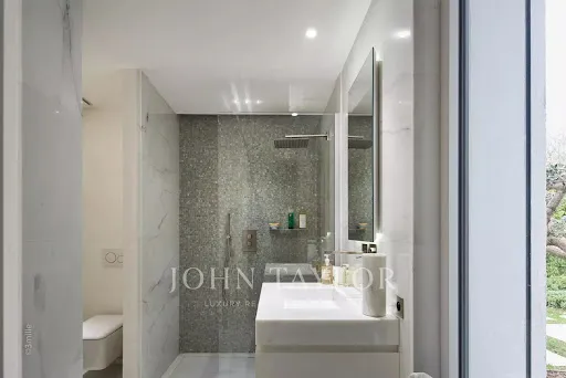 Salles de bain - Villa Contemporaine avec Vue Panoramique à Antibes