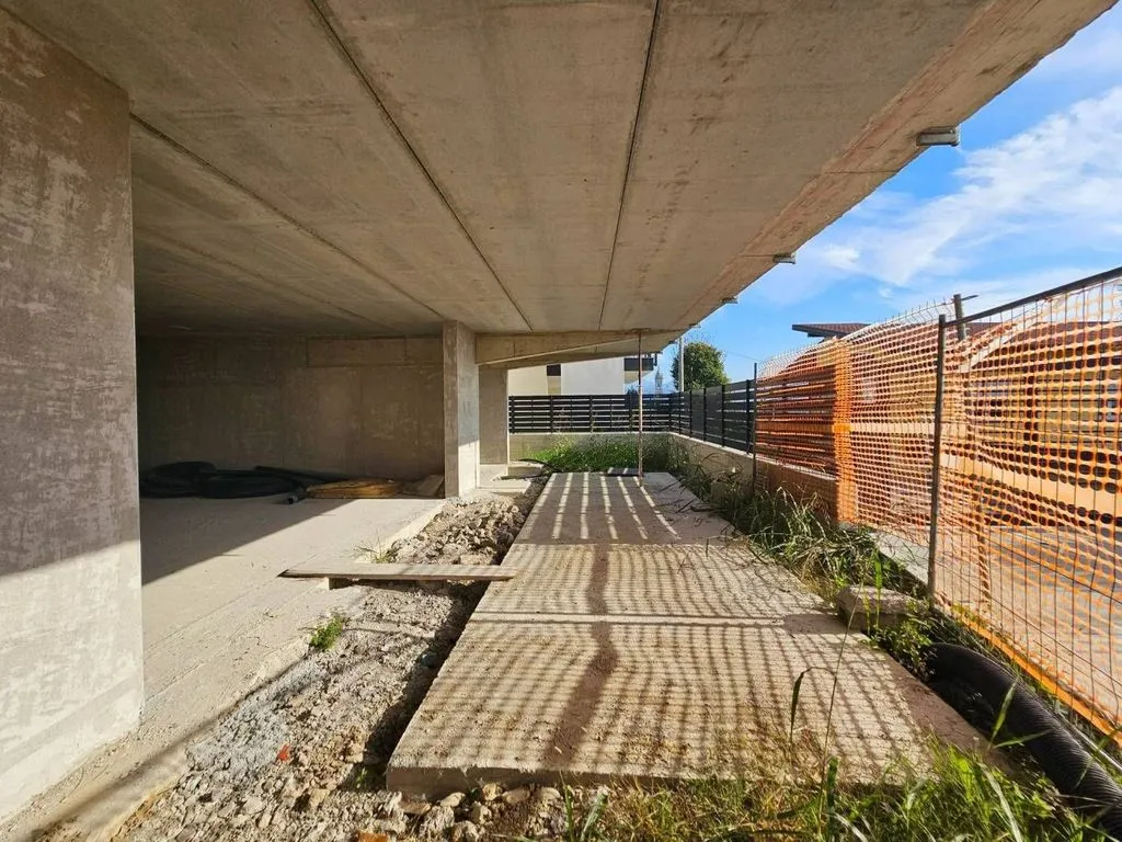 Garage - Luxury Villa with Panoramic View in San Paolo d'Argon