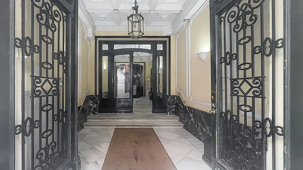 hallway_entrance