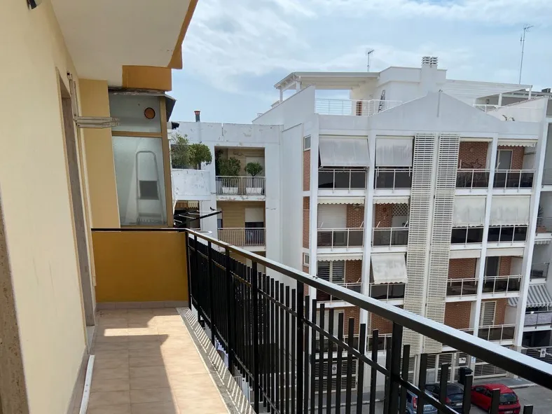 Balcon - Spacious Apartment with Balconies in Capurso