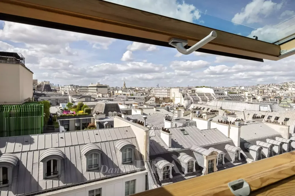 Rõdu - Renovated Parisian Apartment with Panoramic Views