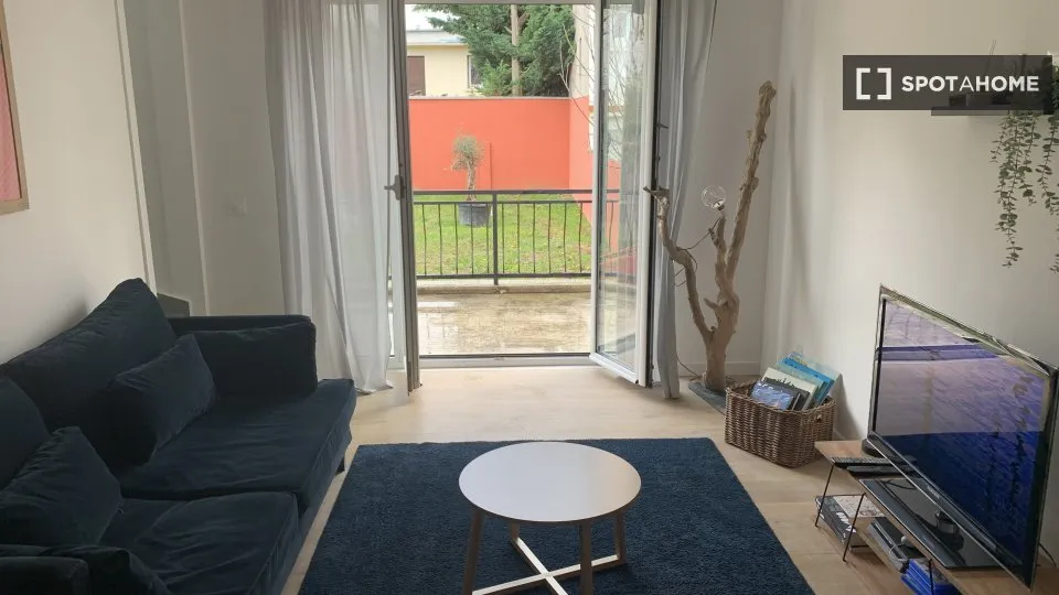 Séjour - Chambre à Louer dans Appartement 3 Pièces à Paris