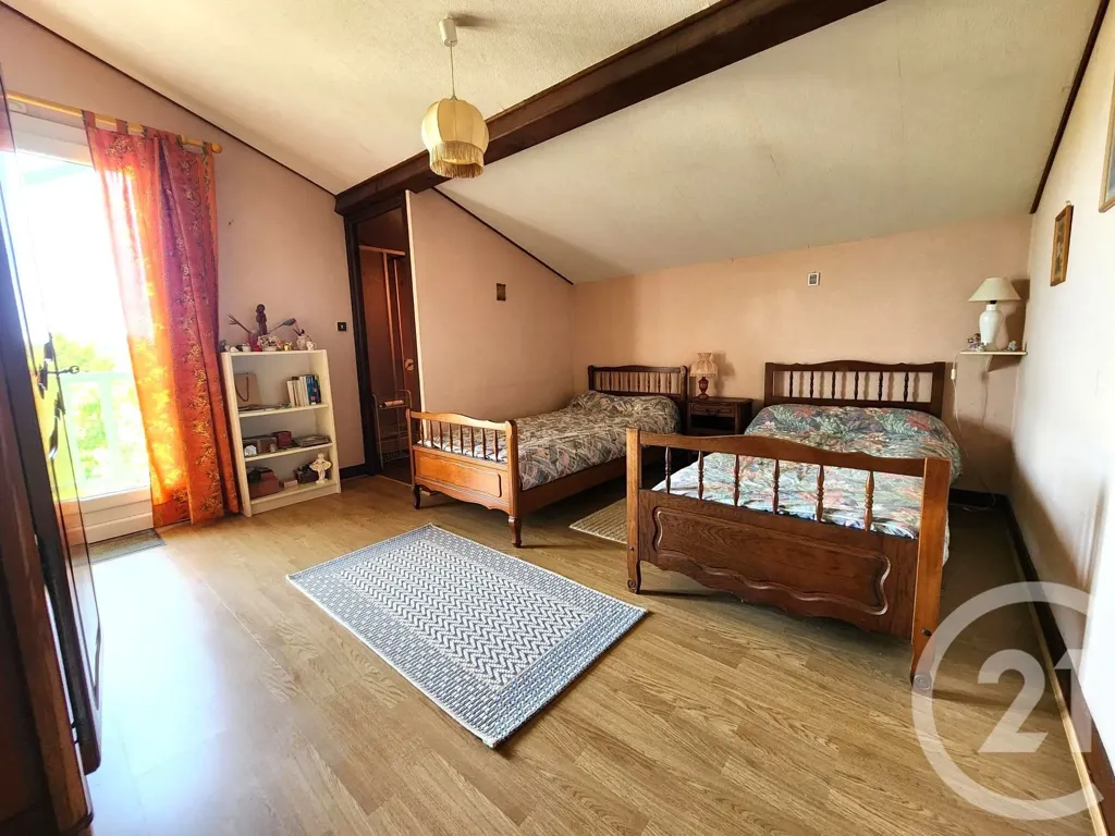 Magamistoad - 7-Piece House with Garden in Lamarque