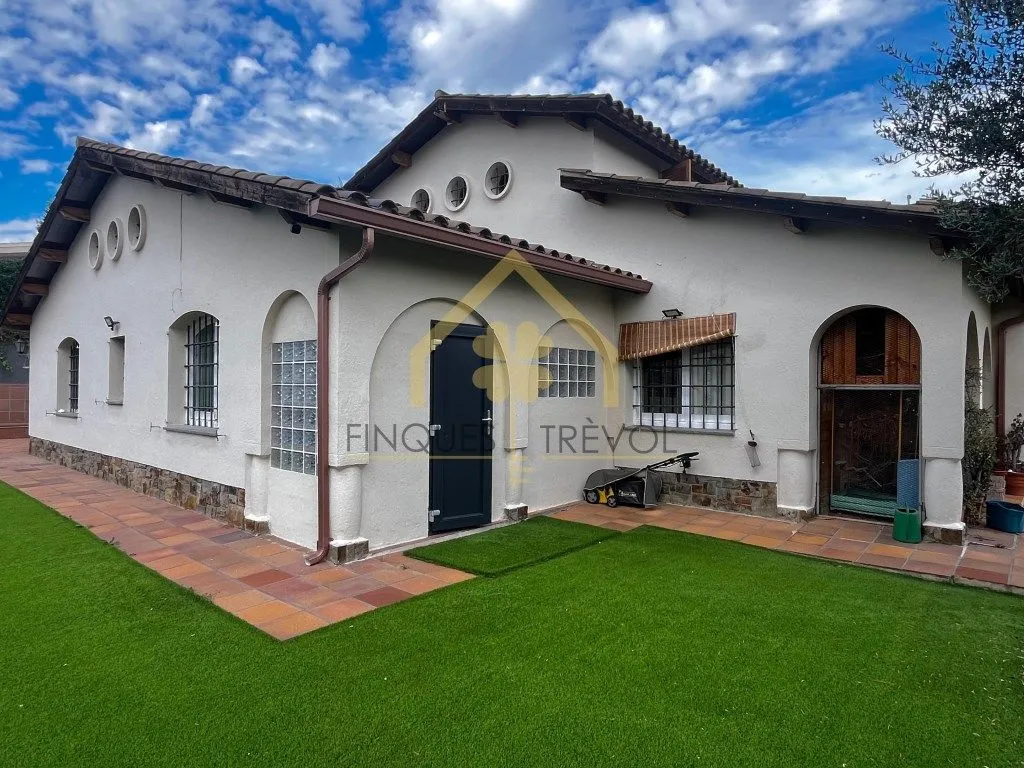 Exterior - Luxury House with Pool in La Garriga