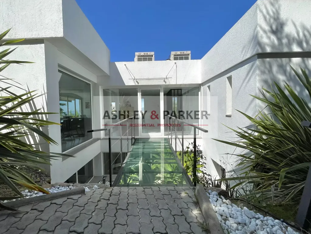 Exterior - Contemporary Villa with Sea View in Le Cannet
