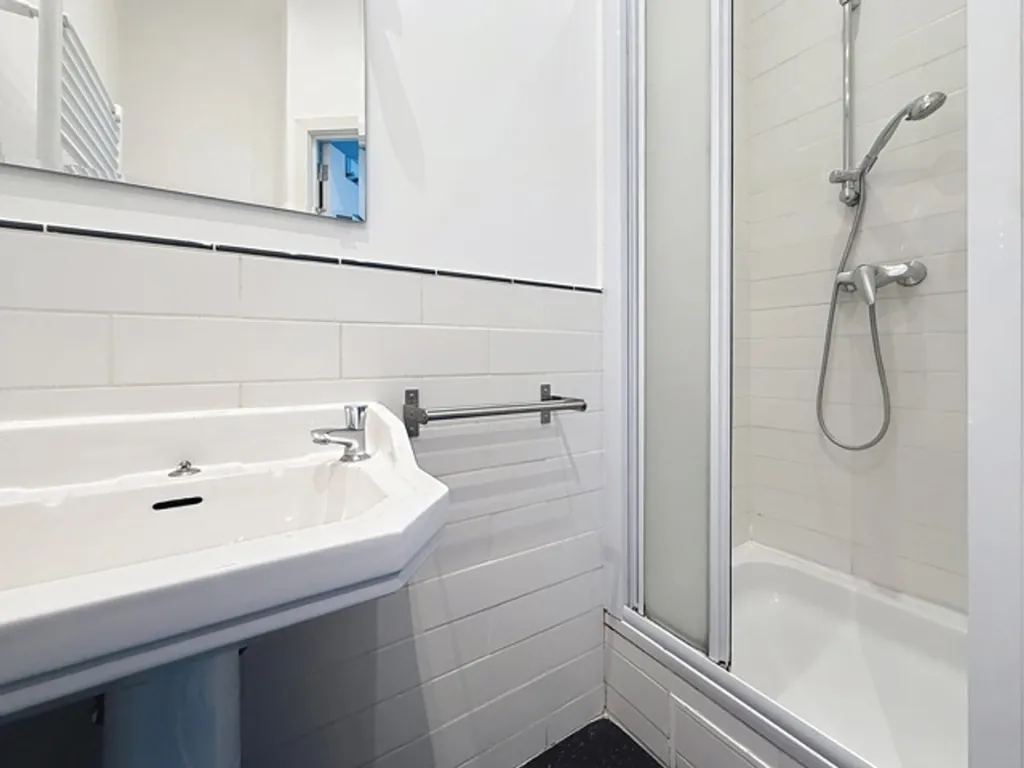 Bagni - Furnished Apartment with South-Facing Terrace in Brussels
