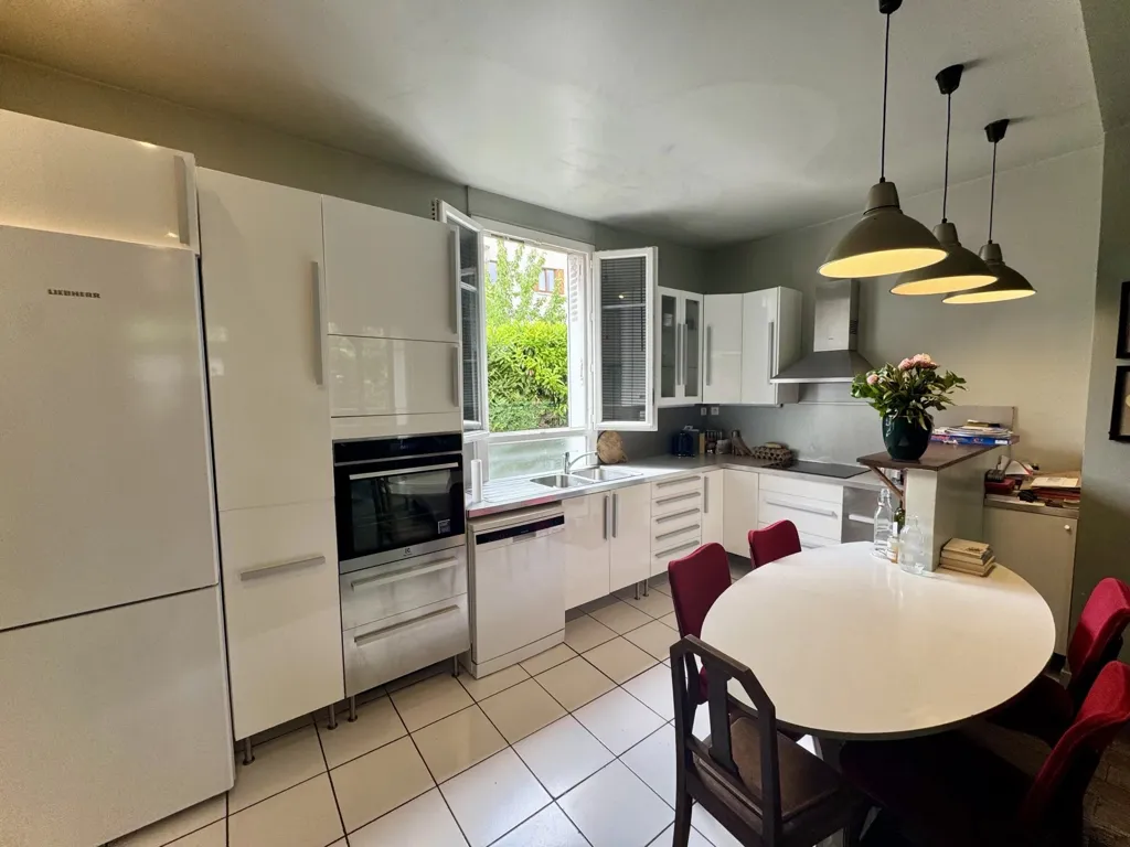 Cuisine - Maison avec Terrasse au Calme à Suresnes