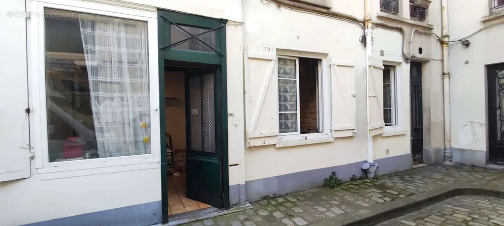 Aed - Converted Flat with Courtyard in Montmartre