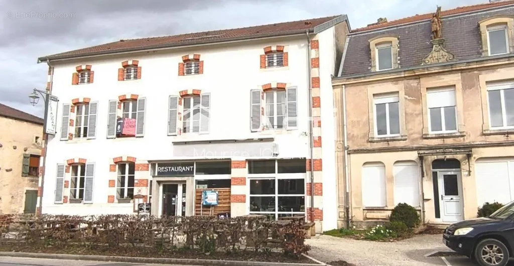 Extérieur - Restaurant avec Terrasse à Domremy-La-Pucelle