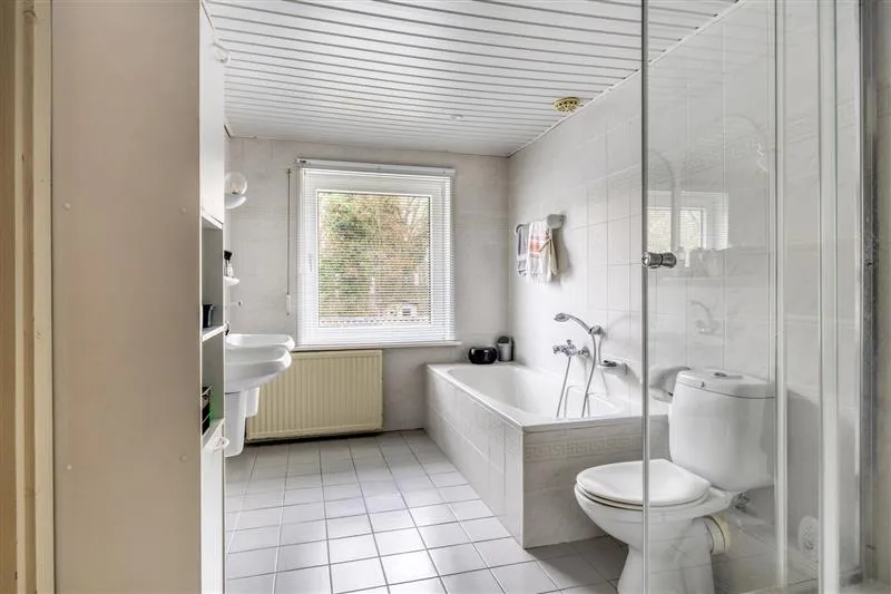 Vannitoad - 1950s Semi-Detached House with Garden in Burghplan, Eindhoven