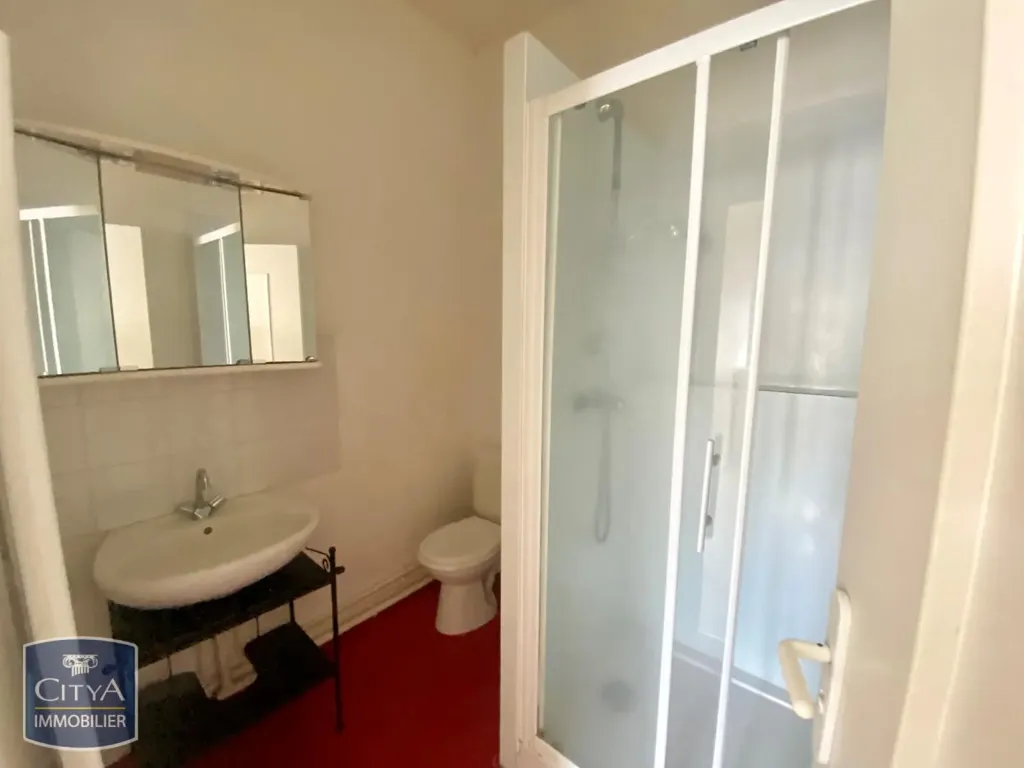 Vannitoad - 3-Bedroom Apartment with View in Riom