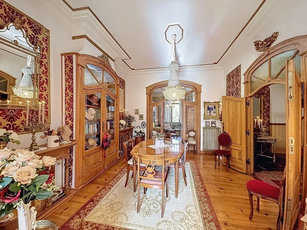 Söögituba - Art Deco Masterpiece with Garden in Prestigious Avenue