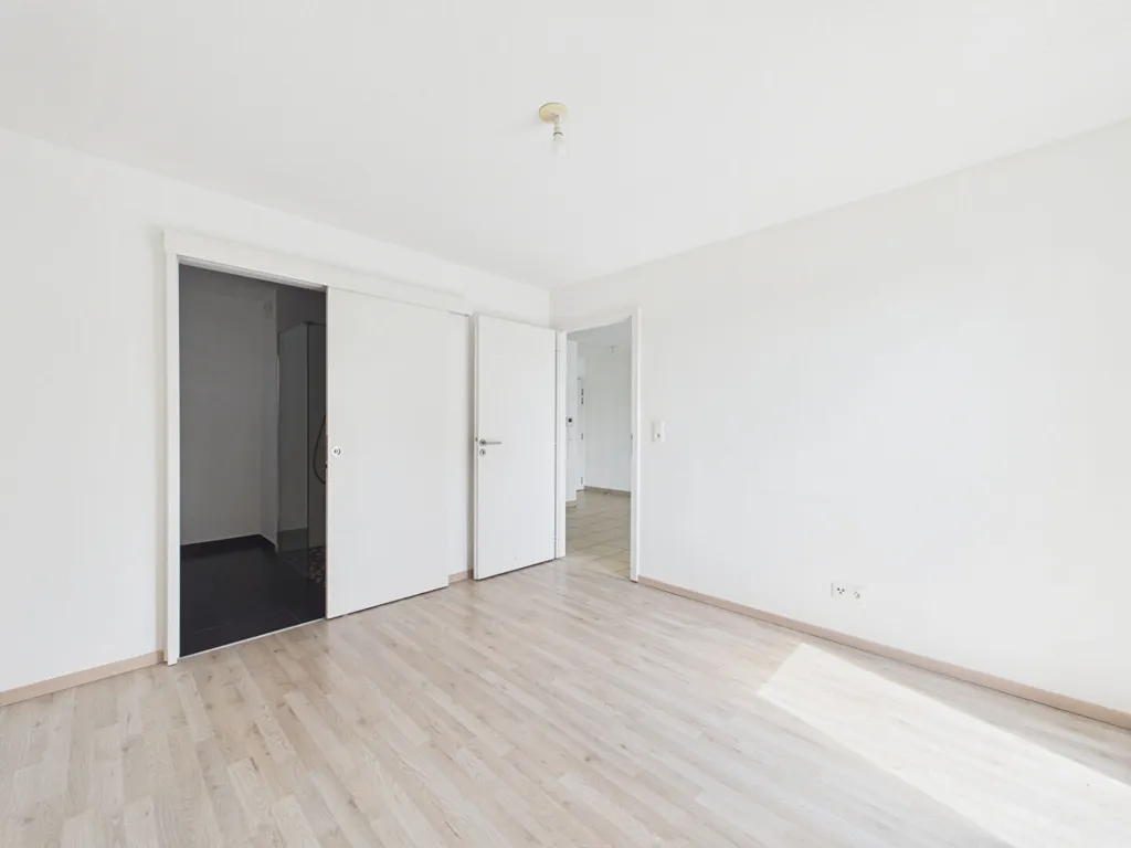Stanze - Bright 2-Bedroom Apartment with Balcony in Bischheim