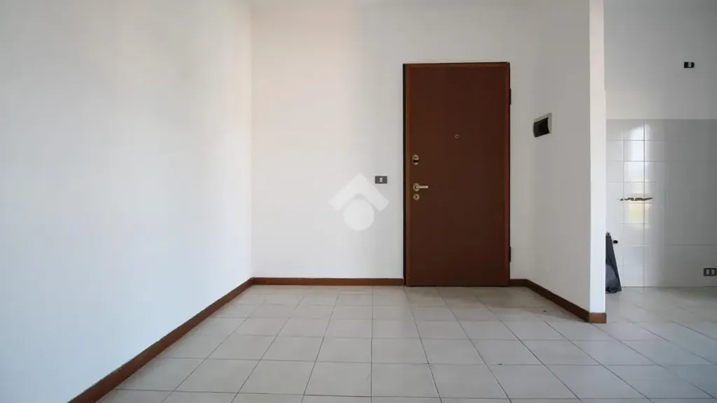 Esik - Apartment with Balcony in Brescia