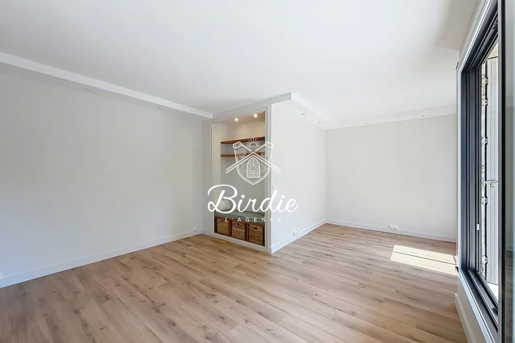 Toad - Renovated 3-Bed Apartment with South-Facing in Biarritz