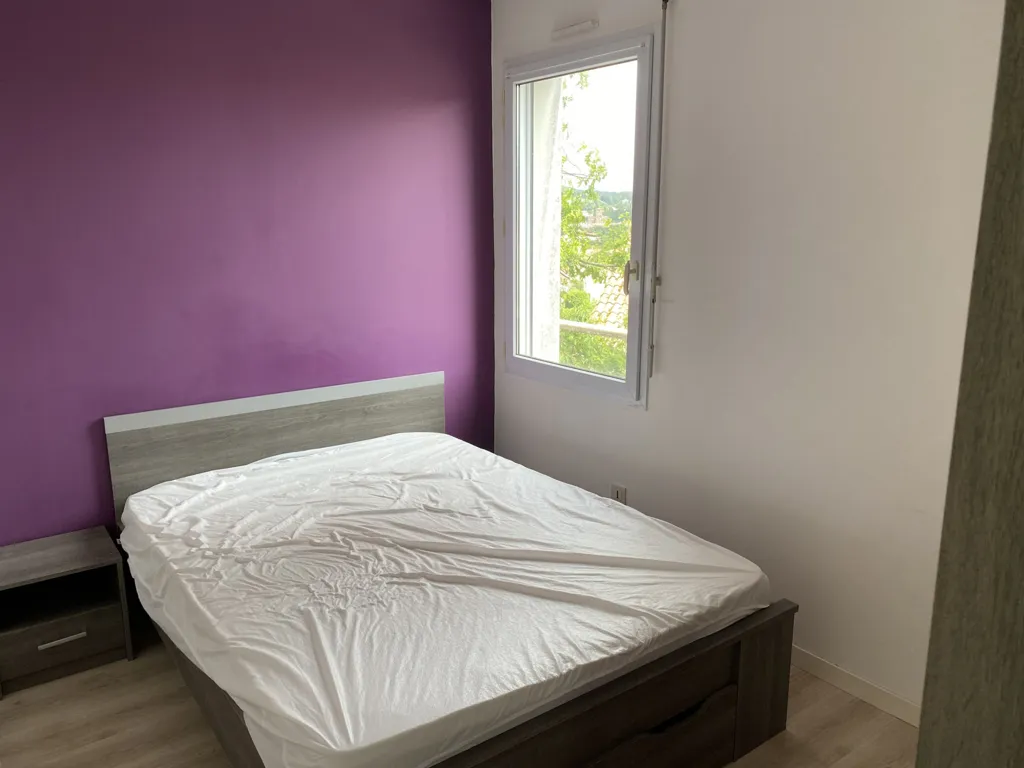 Chambres - Appartement avec Balcon dans Résidence Sécurisée à Pouzauges