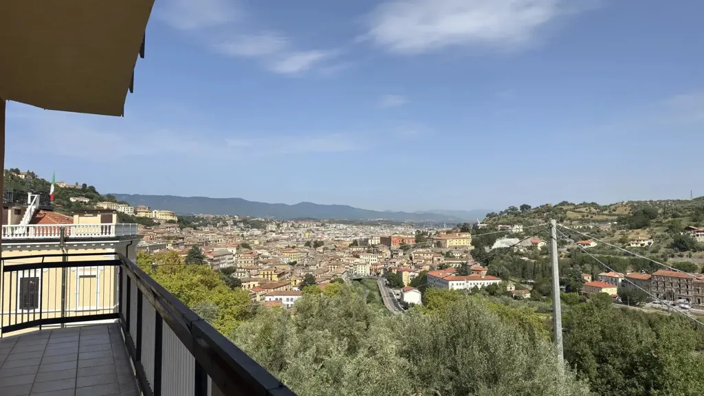 Rõdu - Apartment with Balcony in Cosenza