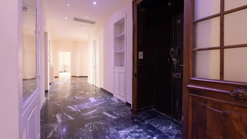 Hallway - Liberty Style Apartment with Bow Window in Turin