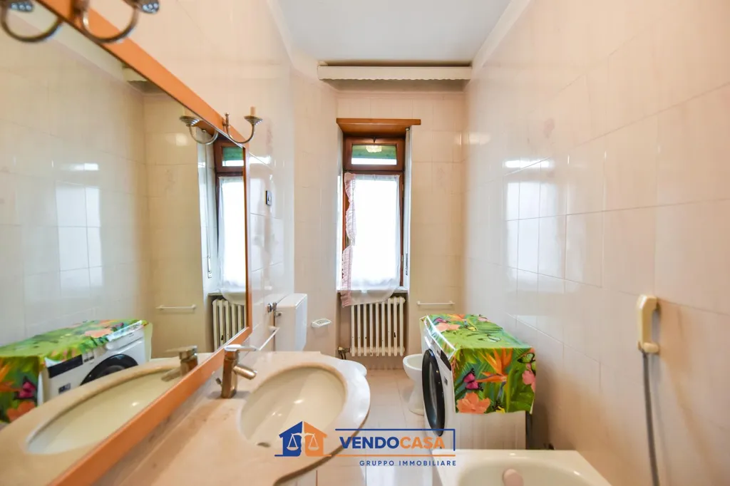 Salles de bain - Quadruplex with Balcony in Villastellone