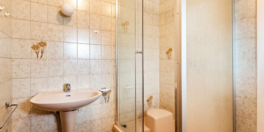Salles de bain - Maison à Renover avec Jardin à Olmen