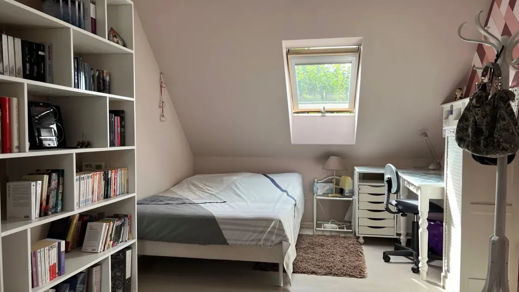 7-toaline maja asukohas Précy-sur-Oise