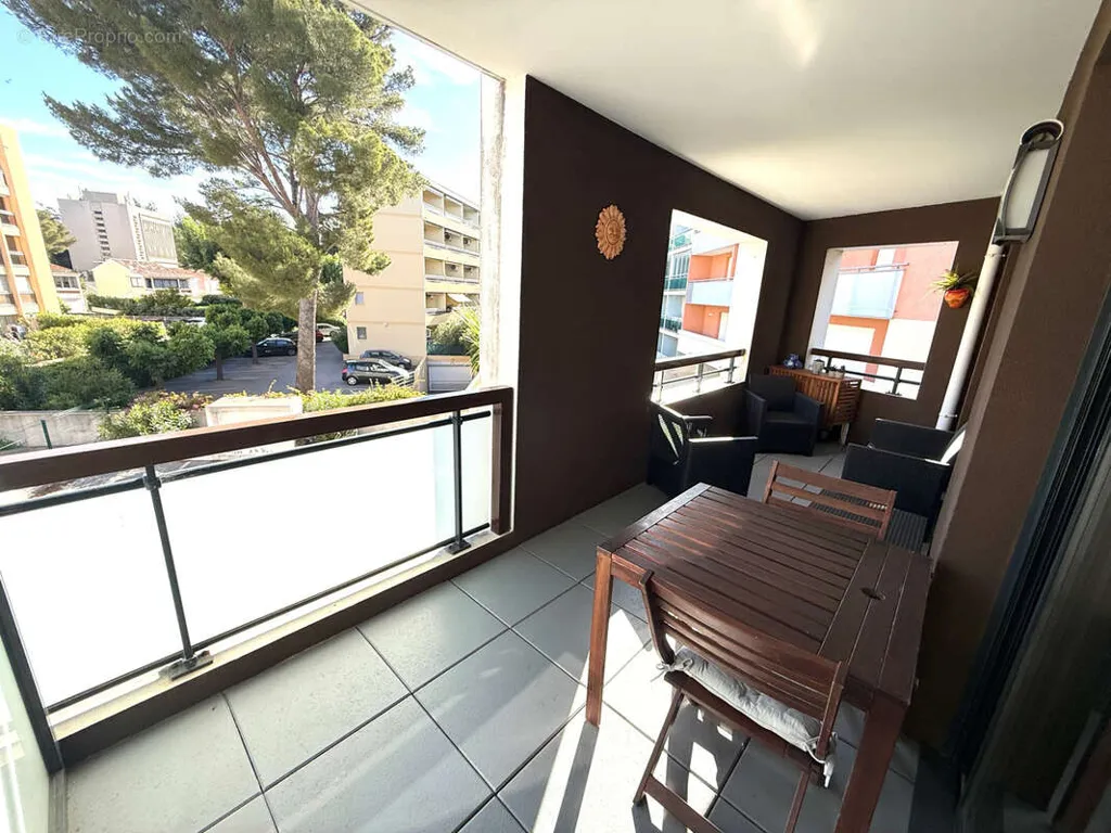 Balcon - Grand 2 Pièces avec Terrasse au Cœur de Cavalaire