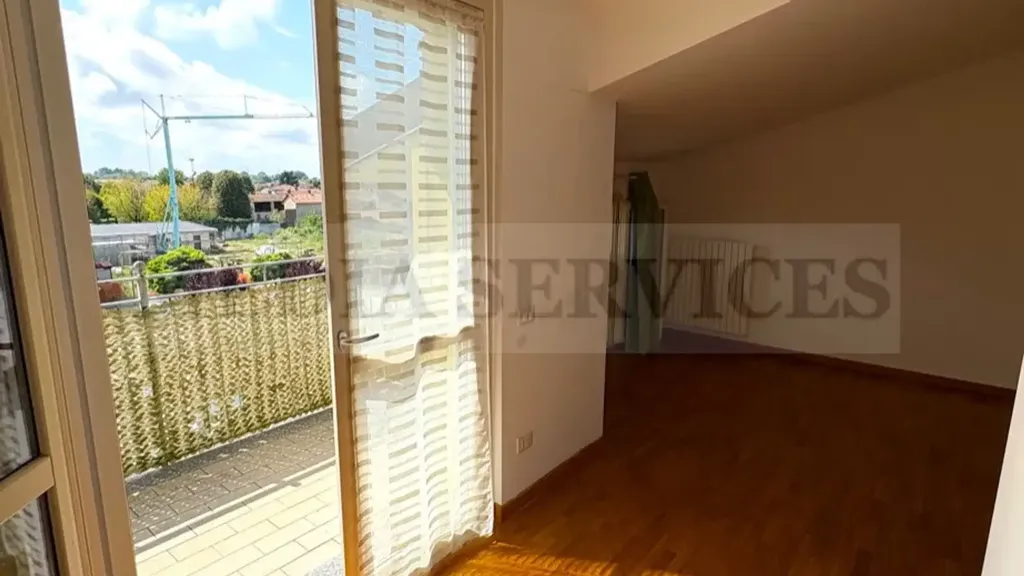 Balcon - Prestigious Apartment with Balcony in Garlasco