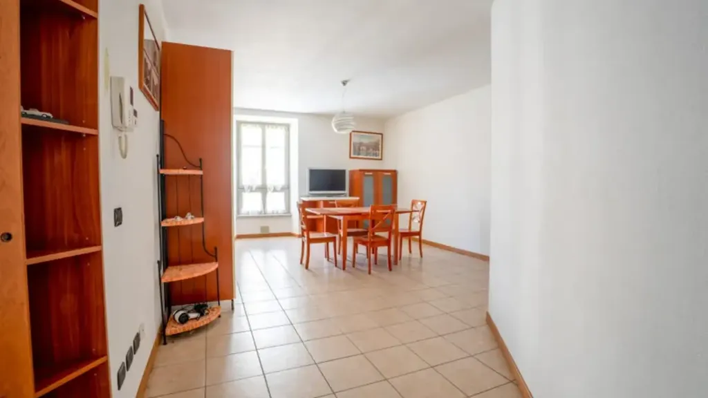 Söögituba - Lakefront Apartment with Garage in Menaggio