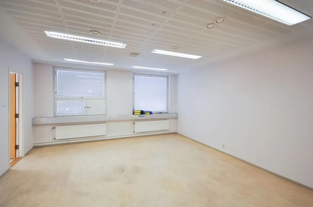 Bureau - Commercial Space with District Heating in Ylitornio