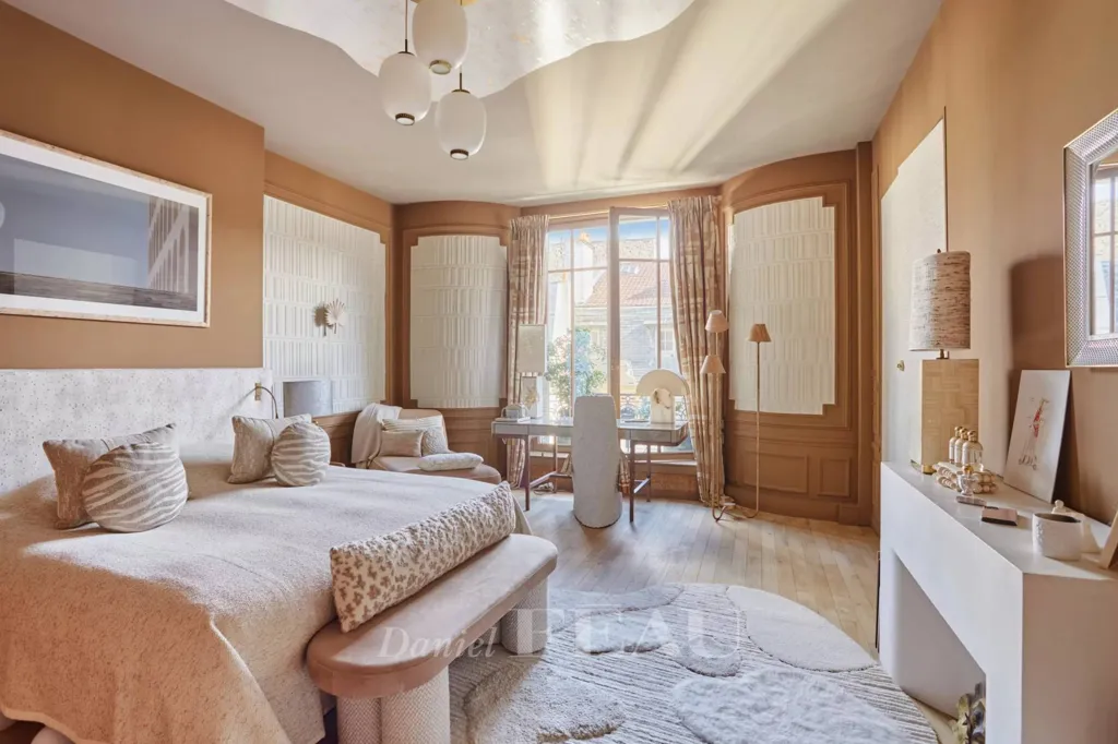 Bedrooms - Luxury Flat with Balcony in Paris