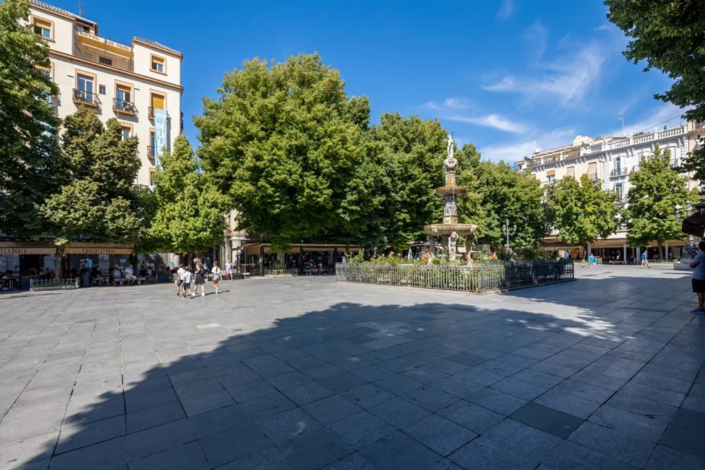 Apartment with Plaza Views in Granada Centre
