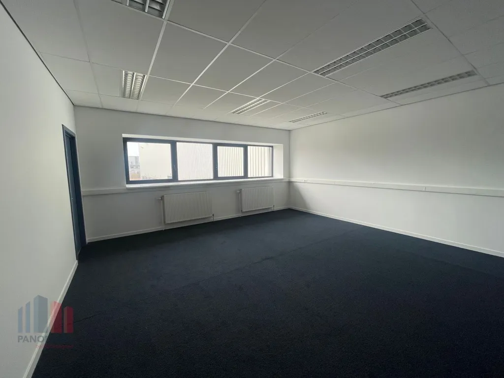 Kabinet - Logistic Warehouse with 10,000 m² in Ostend