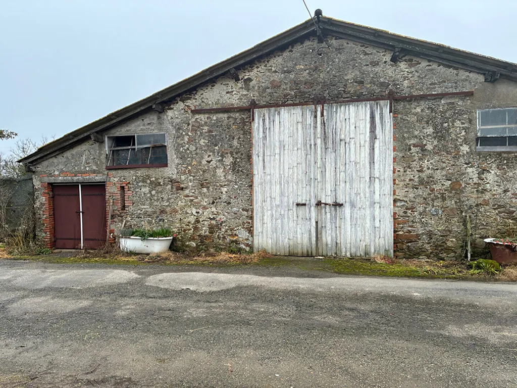 Välivaade - Stone Barn with Potential in La Limouzinière