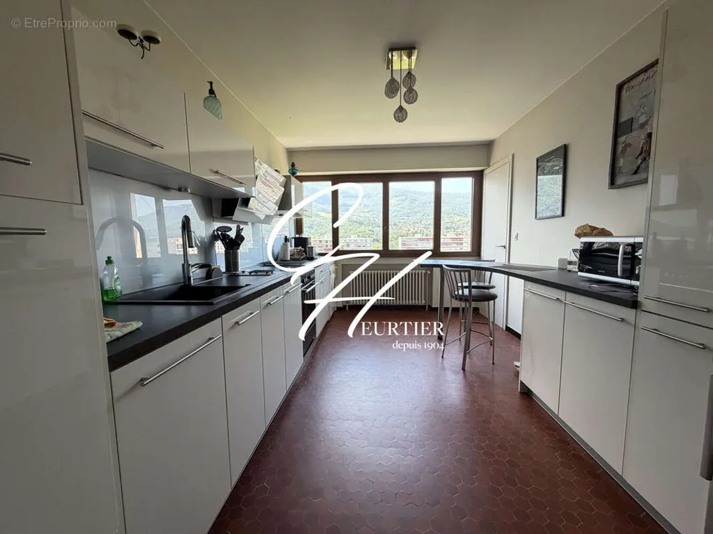 Cuisine - Appartement avec Balcon au Dernier Étage à Echirolles