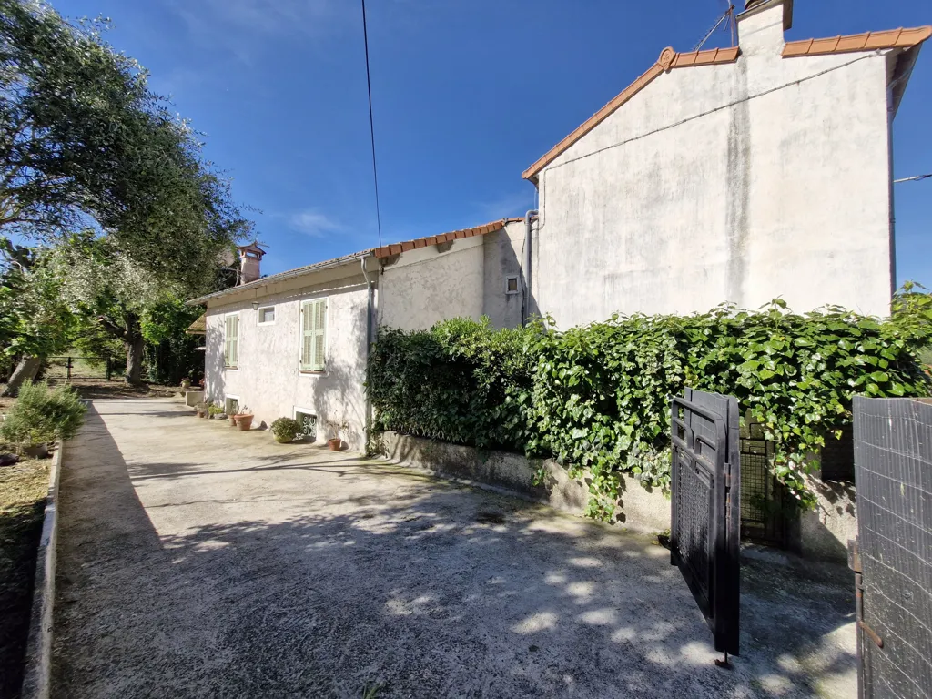 Välivaade - Duplex House with Two Apartments in Tourrette-Levens