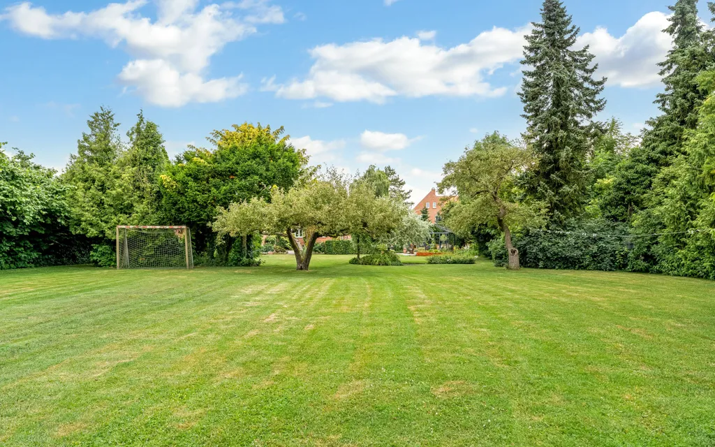 Jardin - Rustic Redbrick Villa with Garden in Nakskov