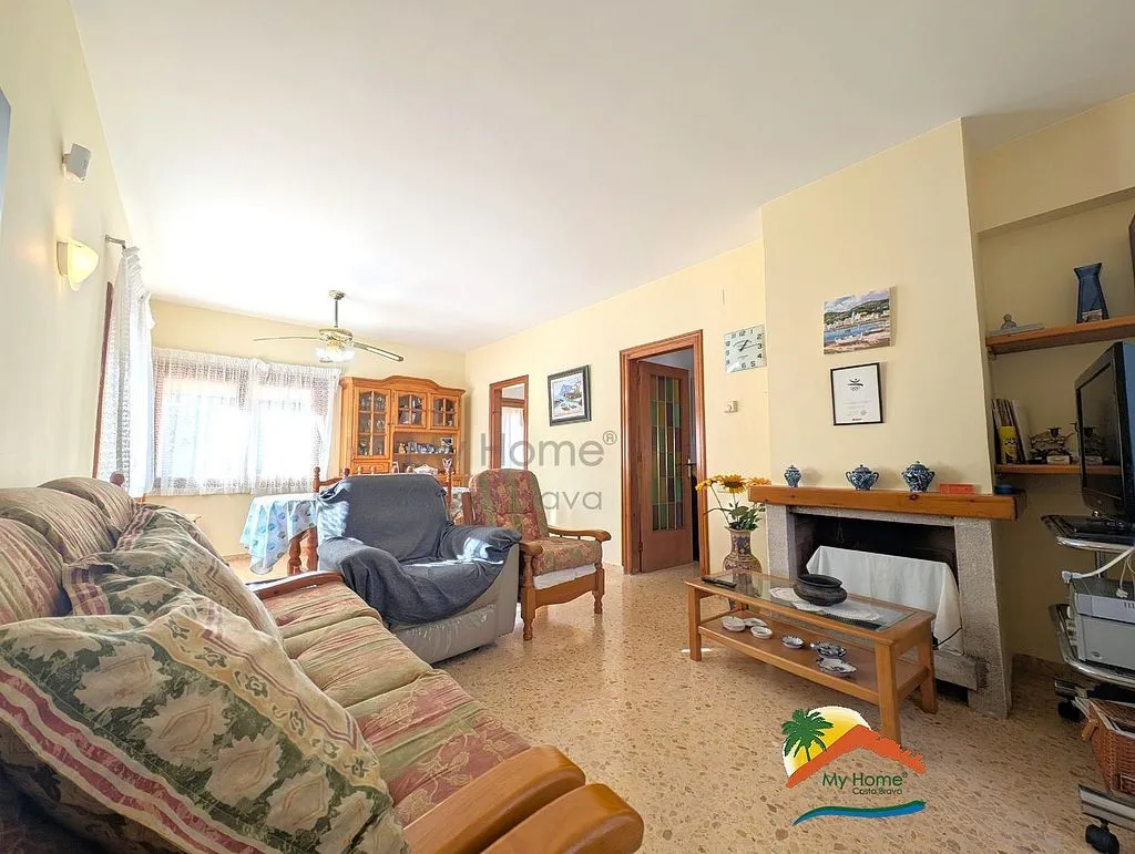Soggiorno - Chalet with Pool and Terrace in Aiguaviva Parc