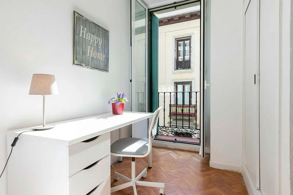 Office - Furnished Apartment with Terrace in Sol